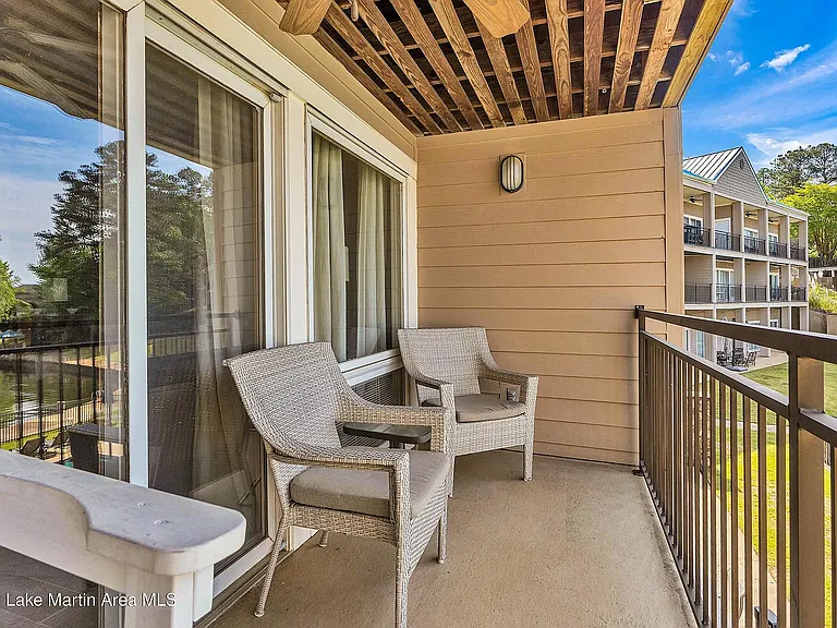 100 Harbor Pl #303 — Photo 4
