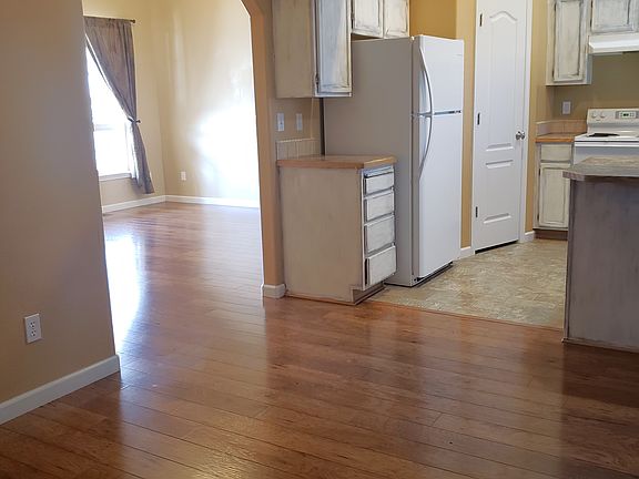 5th image of 2804 E Sandgate Ave