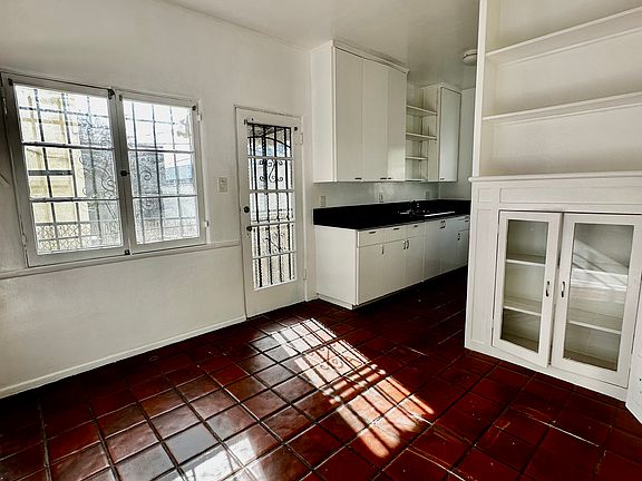 3rd image of 415 N Orange Grove Ave APT 9