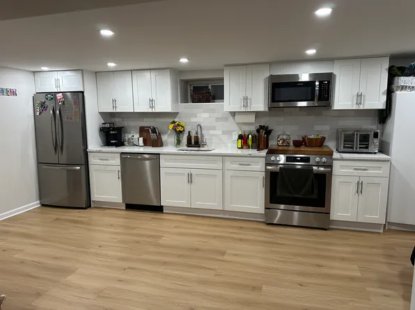 (undisclosed Address), East Rockaway, NY 11518