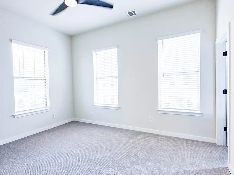 225 John Webster St — Photo 16