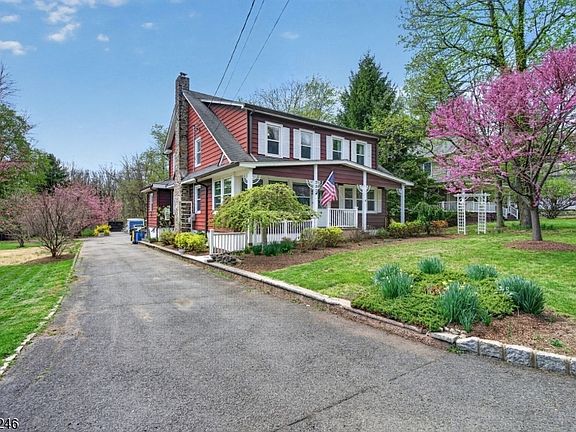 2nd image of 307 Stirling Rd