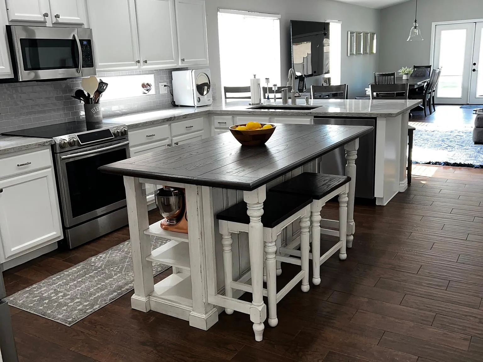 3 bed, 1702 sqft, $3,000 — Photo 3