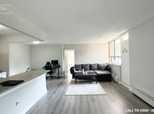 3085 Queen Frederica Dr #207, Mississauga, ON L4Y3A4