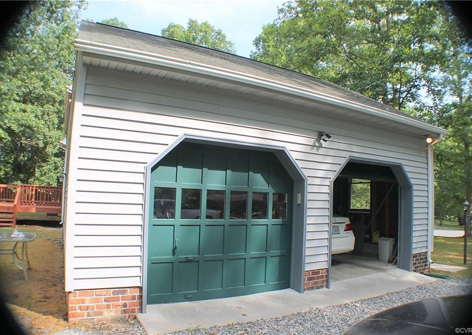 2nd image of 5040 White Oak Pl