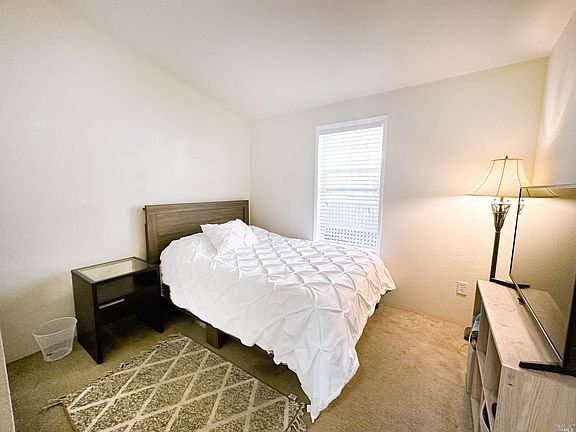 5th image of 2130 Redwood Highway #D8