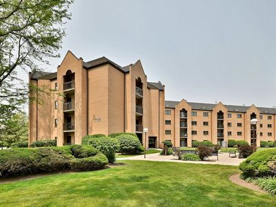 7420 W Lawrence Ave UNIT 402, Harwood Heights, IL, 60706