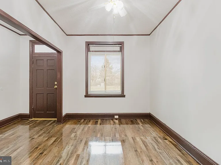 1353 Howard St — Photo 23
