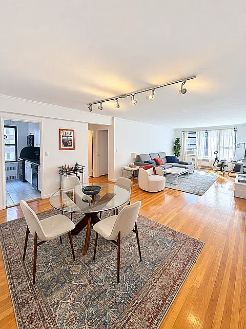 157 E 18th St #4D