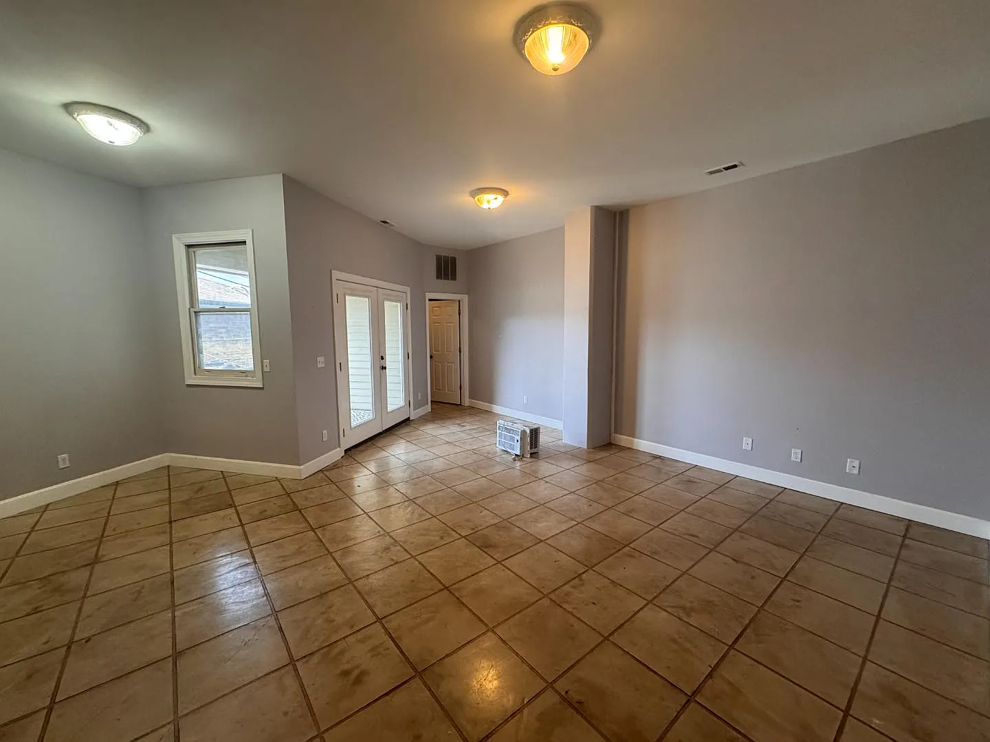 1028 Shelby Street - Apt. C — Photo 3