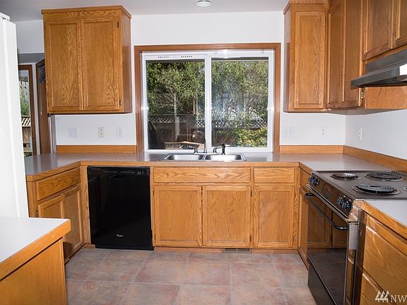 3rd image of 27307 Village Pl NW