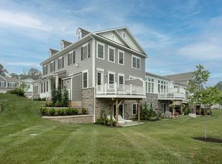 31 Hillandale Dr #204, Far Hills, NJ 07931
