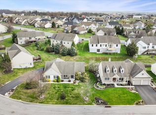 858 Water Edge Ct, Lebanon, PA 17046