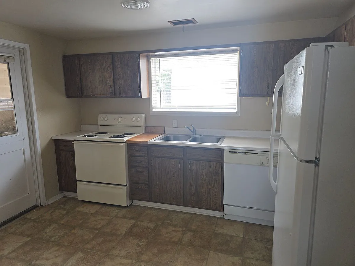 Building Photo - 1245 Pinyon Ave