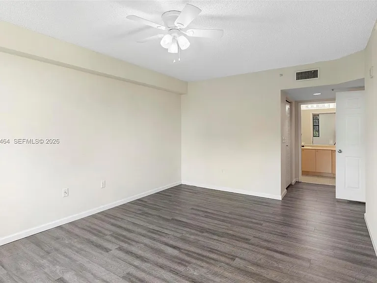 1919 Van Buren St #417A — Photo 14