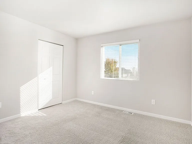 59592 Glidden St — Photo 12