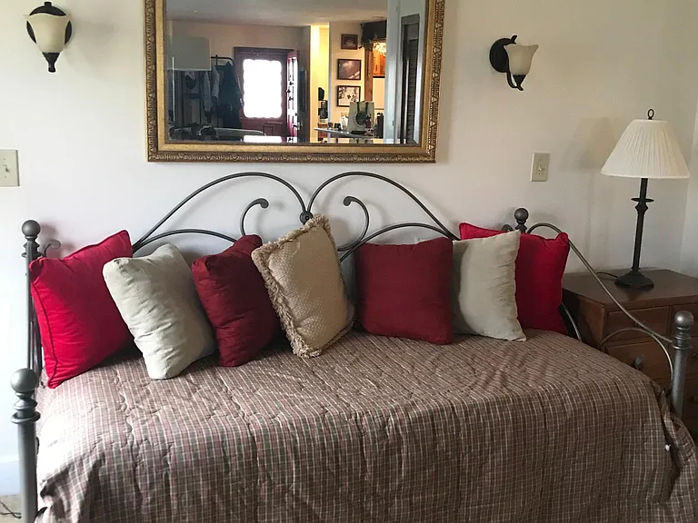 Bedroom 3 queen trundle bed