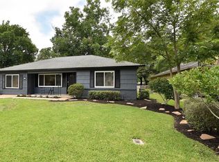 105 Poinsetta St, Lake Jackson, TX 77566