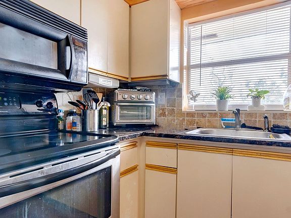 4th image of 9581 Sunrise Lakes Boulevard #309