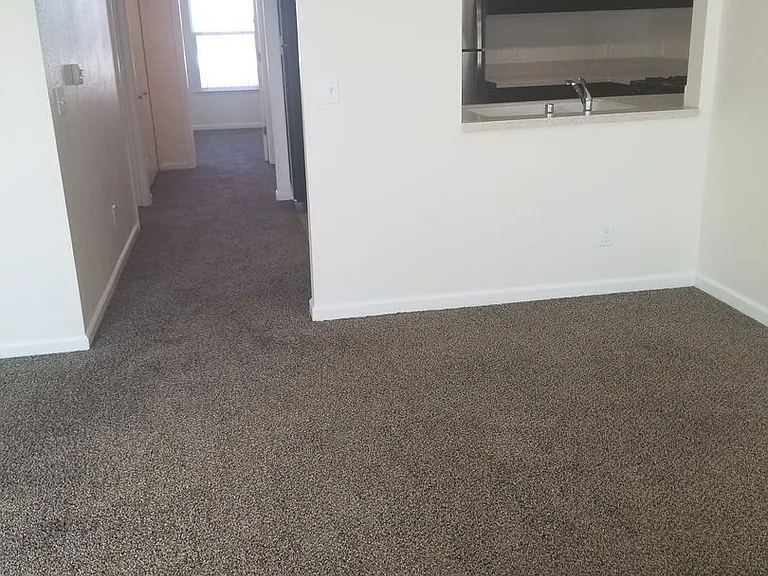 405 Eastwood Ave — Photo 2