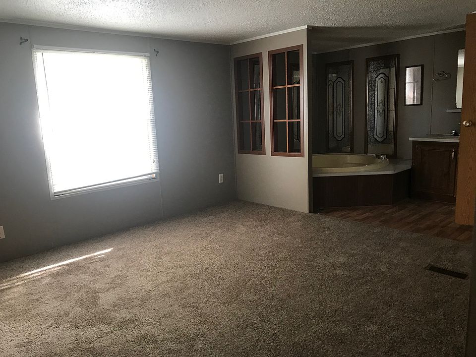 2nd image of 300 Edgewood Dr