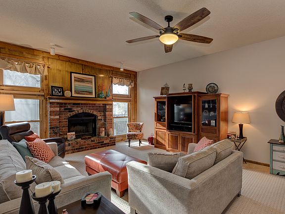 Bright windows & ceiling fan