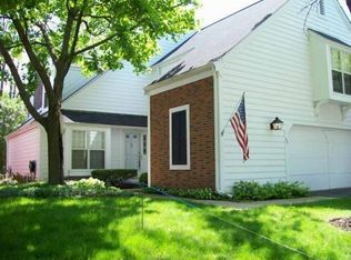35 Whittington Crse, St Charles, IL 60174
