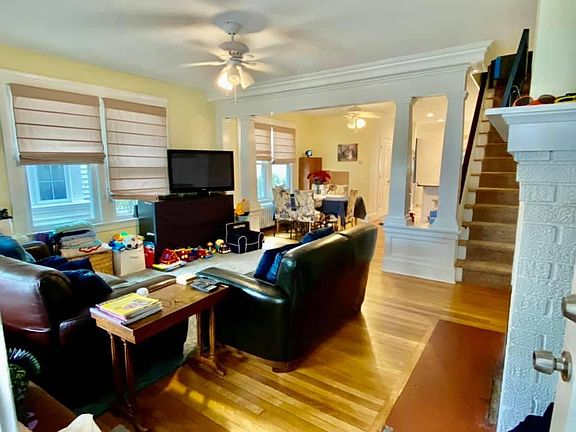 4th image of 49 Bedford Ave