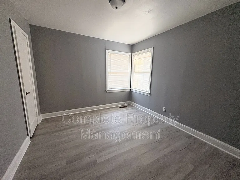 604 Lexington St — Photo 5