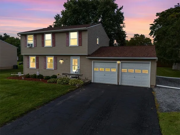 234 Blackwell Ln, Henrietta, NY 14467