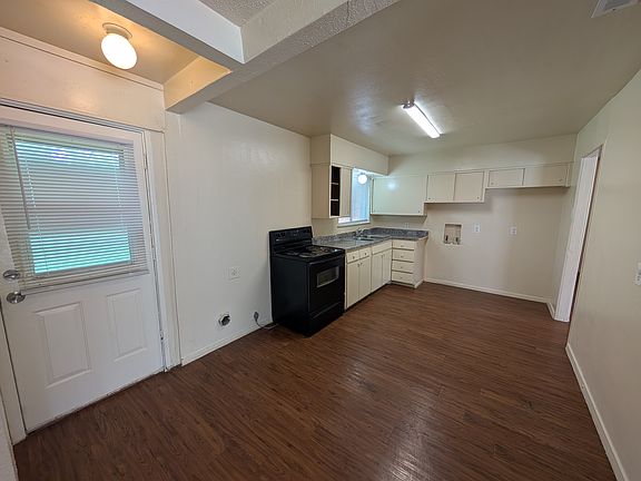 3rd image of 3827 Black Oak Dr