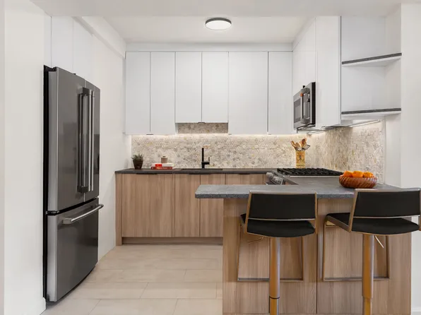 181 East 73rd Street image 3 of 10