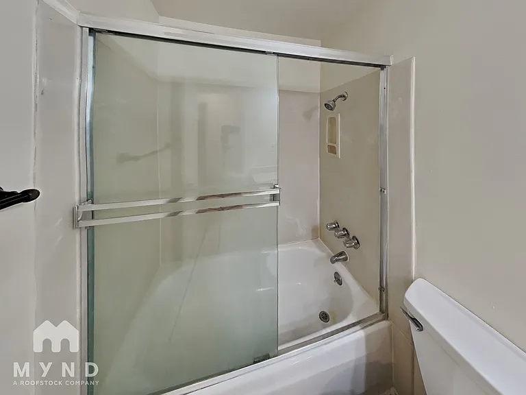 870 Burbank Dr #7 — Photo 11