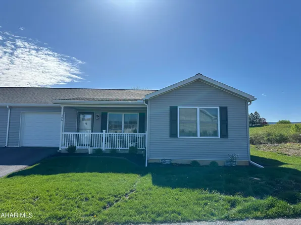 506 Lykens Dr, Hollidaysburg, PA 16648