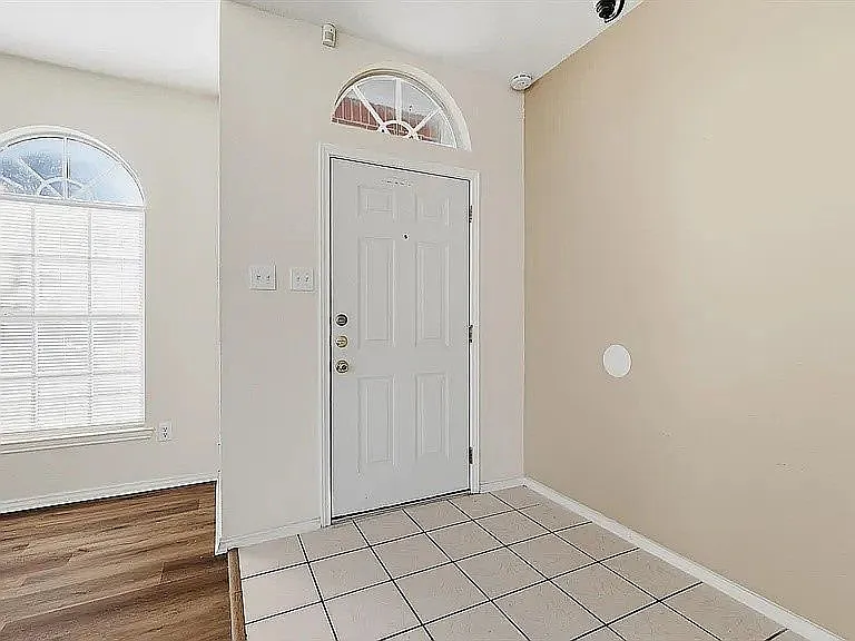 4 bed, 2070 sqft, $2,275 — Photo 3