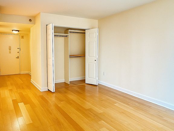 4th image of 308 E 38th St APT 14-C