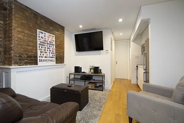 Rented by REAL New York | media 18