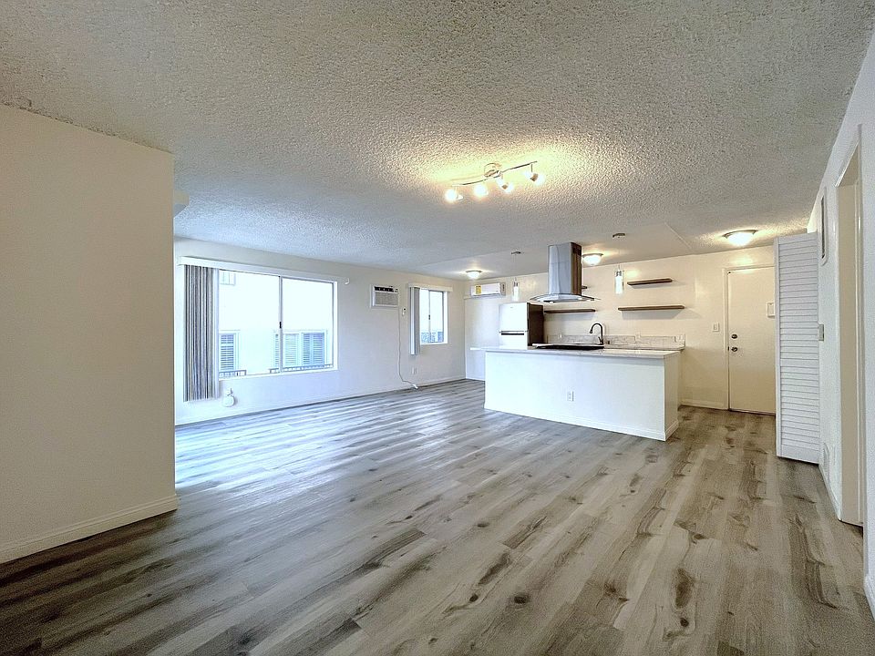 1st image of 1706 Granville Ave #8