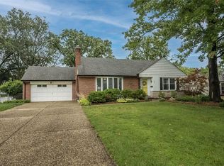 640 Applewood Dr, Saint Louis, MO