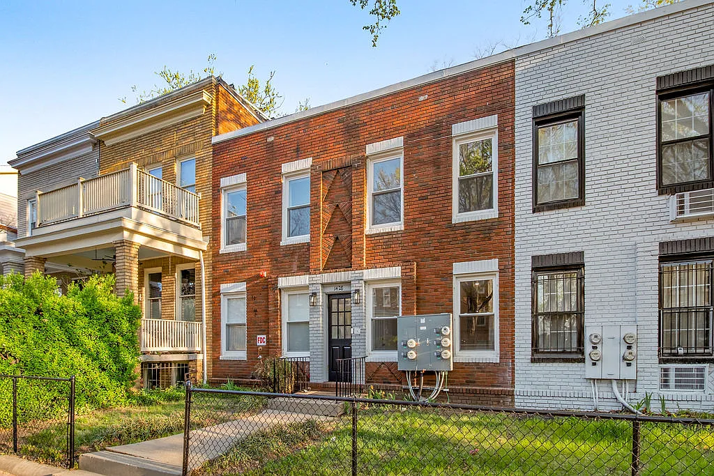 Building Photo - 1428 A St SE #2