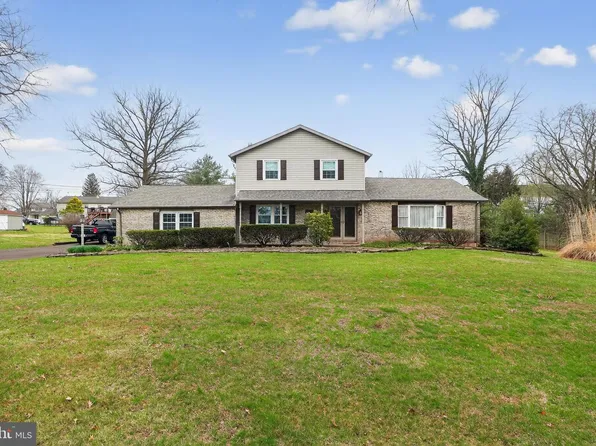 1000 Brookwood Dr, Pottstown, PA 19464