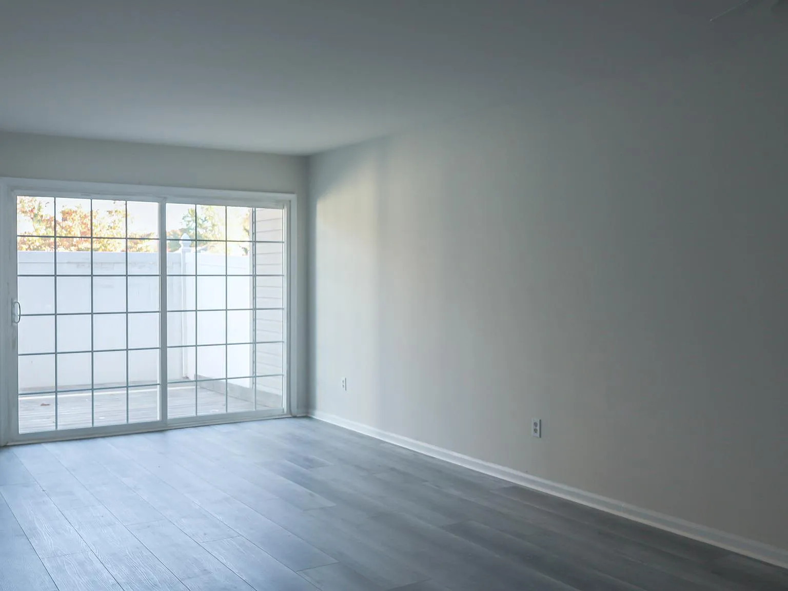 2 bed, 1007 sqft, $2,200 — Photo 2