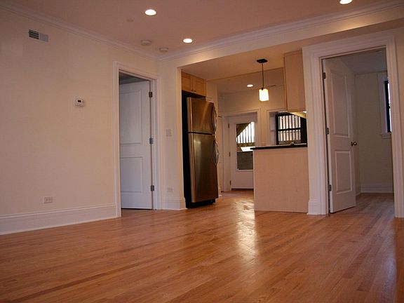 3rd image of 2707 N Wilton Ave #G