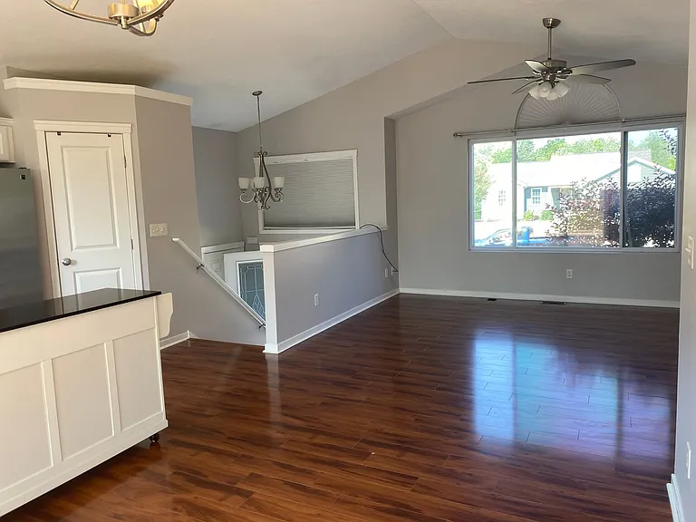 922 Peachcrest Ct NE — Photo 4