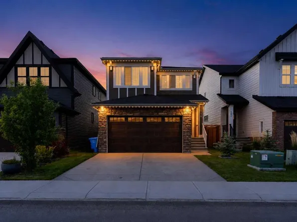 158 Creekstone Way SW, Calgary, AB T2X 4P9