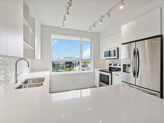 4th image of 100 Jensen Lakes Blvd #3