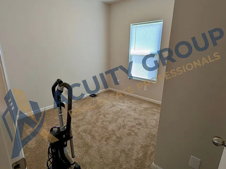 501 Redwood St N — Photo 15