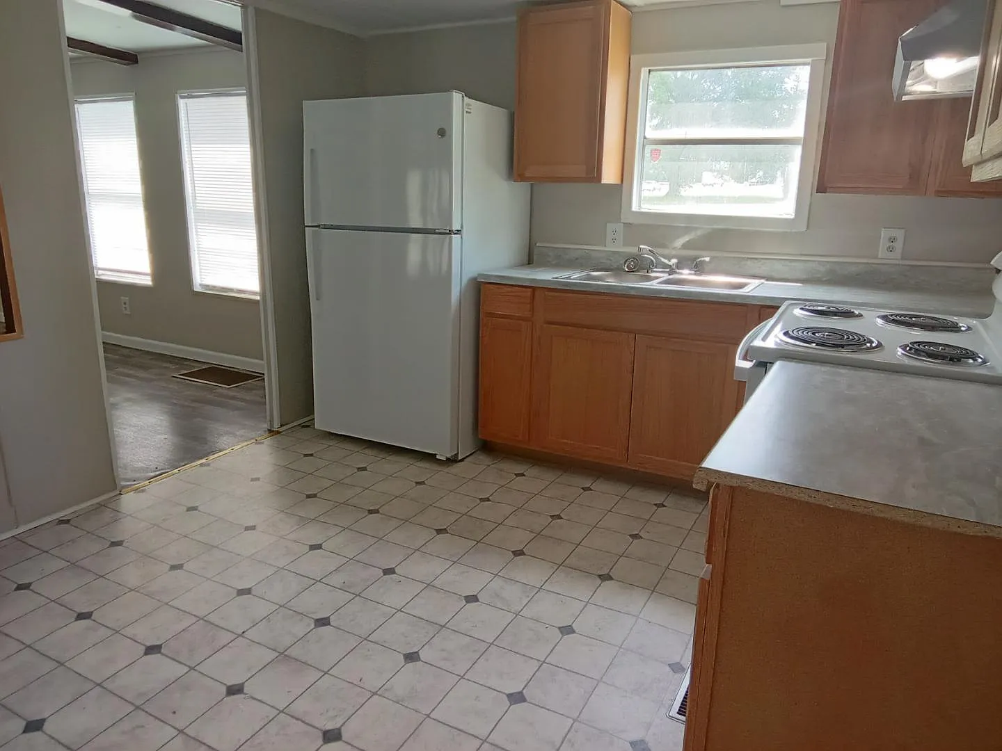 2400 Oaklawn Boulevard — Photo 2