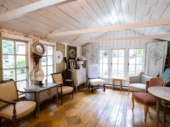 2572 Miles Rd, Sunshine Coast, BC V0N 2W4