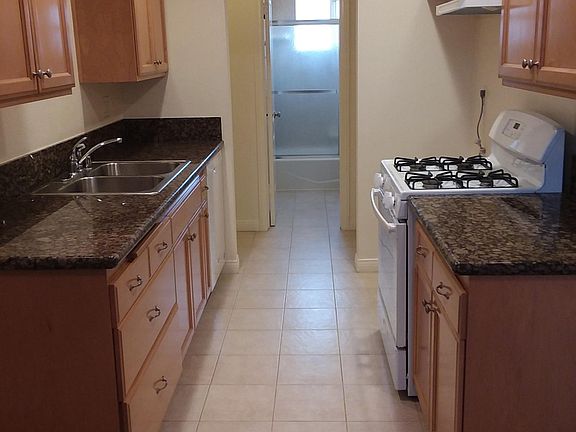 2nd image of 24832 Oak St #6